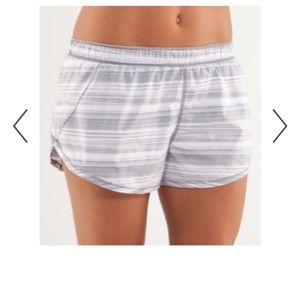 LULULEMON Run Roll Down Shorts | 6 grey white striped